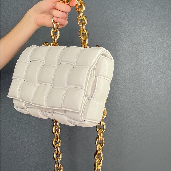 Bottega Veneta White Gold Shoulder Bag with Quilted Design - Picture 2 of 3